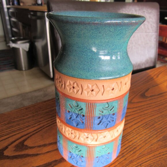 Beautiful Multi Color Textured Handmade Pottery Vase Signed - Picture 4 of 6